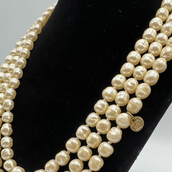 HP🎉 1981 Chanel Pearl Necklace - Picture 9 of 14
